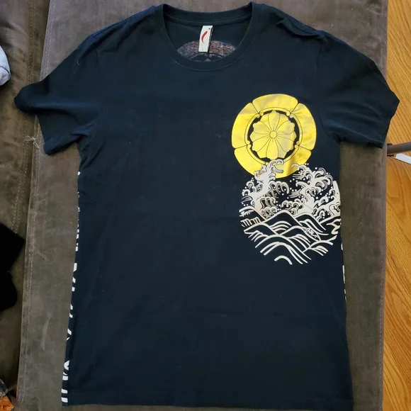 Koisea Golden Koi ✨️ painted shirt asian sz L fit like M - Picture 2 of 9